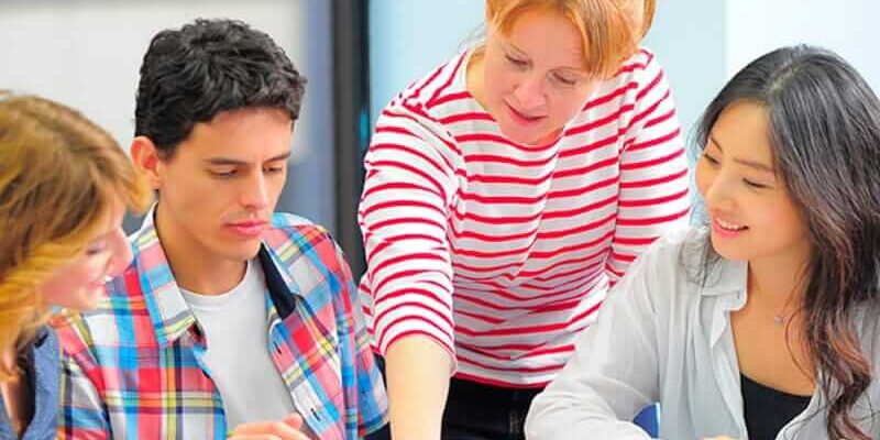 teacher teaching kids