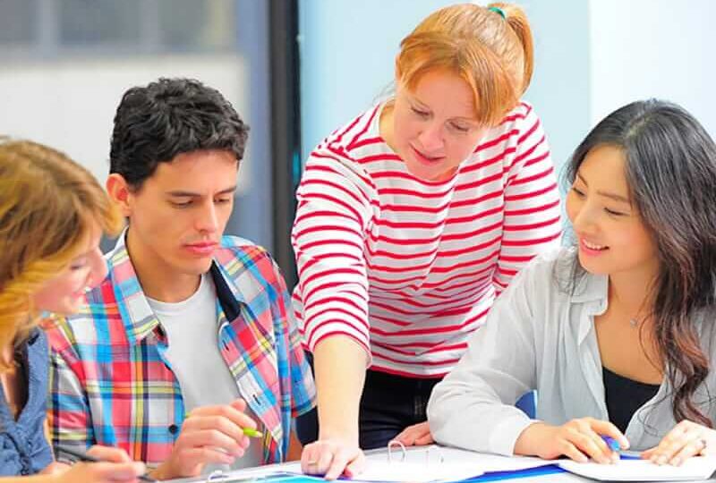 teacher teaching kids
